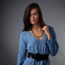 Голубой пуловер с v- образным вырезом